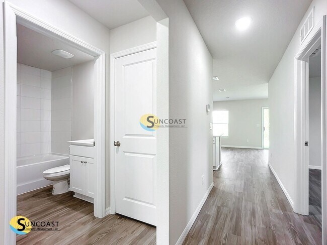 Building Photo - 19 Wood Amber Ln