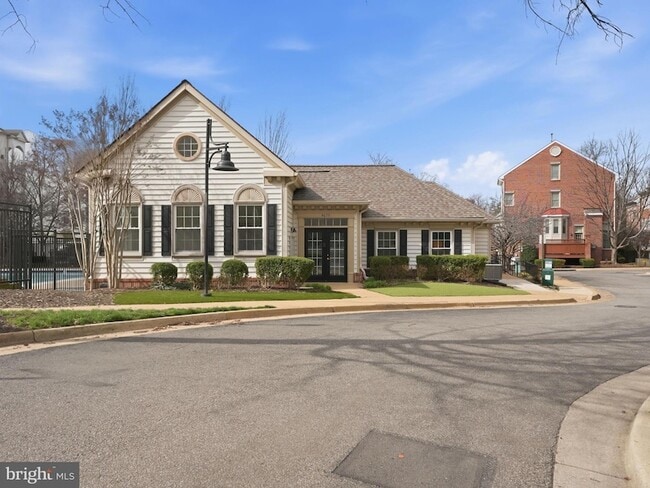 Building Photo - 4667 Longstreet Ln