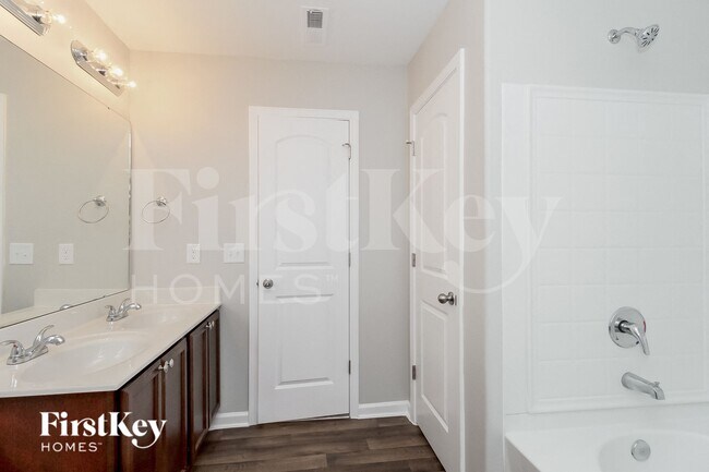 Building Photo - 231 Creekstone Ct