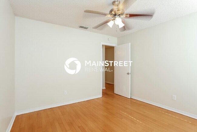 Building Photo - 3 Bedroom Pet-Friendly Home in Jacksonville, FL with Main Street Renewal