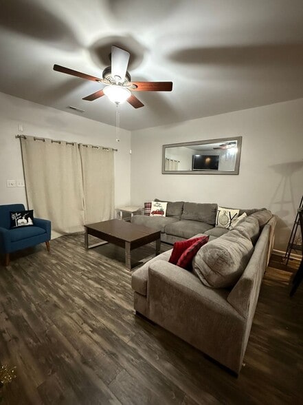 Building Photo - 161 Buchanan Ln