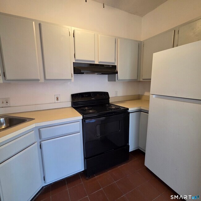 Building Photo - 52 Atwood St