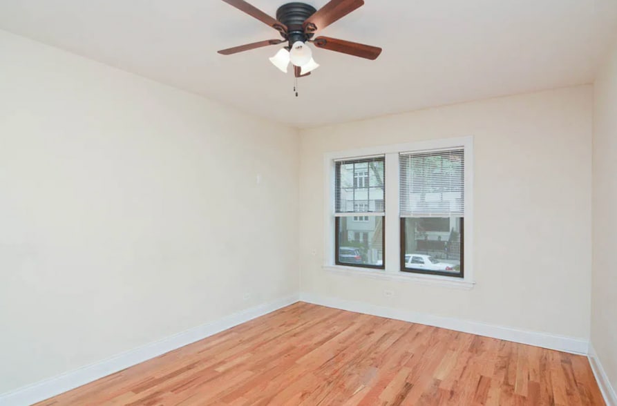 Building Photo - 1102 W Wellington Ave