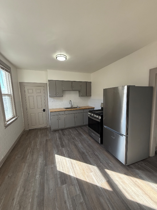 Building Photo - 1342 W 69th St