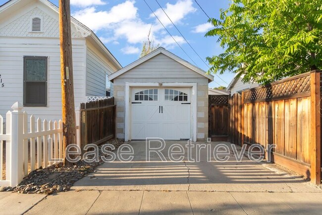 Building Photo - 703 A St