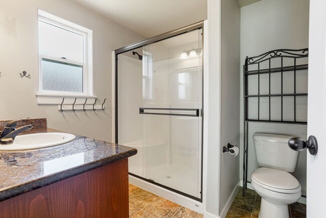 Building Photo - Well-Kept 3 bed, 2 bath home in South Salem
