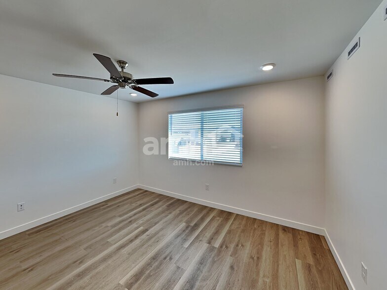 Building Photo - 9714 N Rancho Lozano