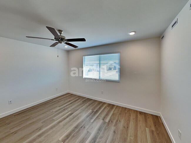 Building Photo - 9714 N Rancho Lozano