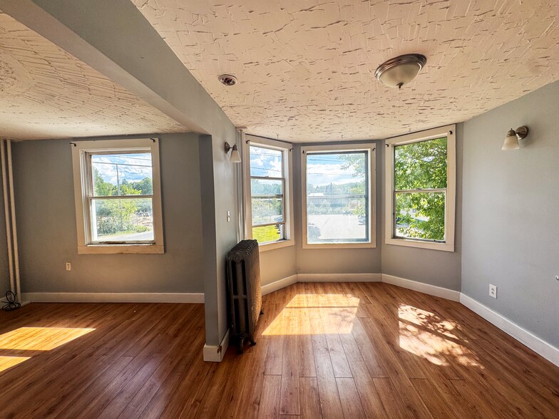 Dining Nook - 289 Broadway