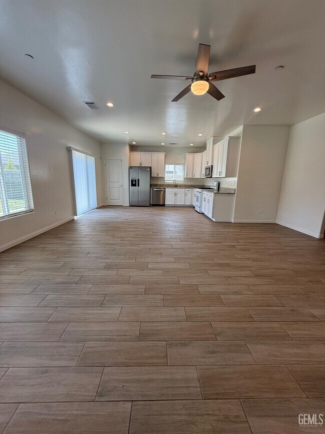 Building Photo - 3915 Costa Del Sol Ln