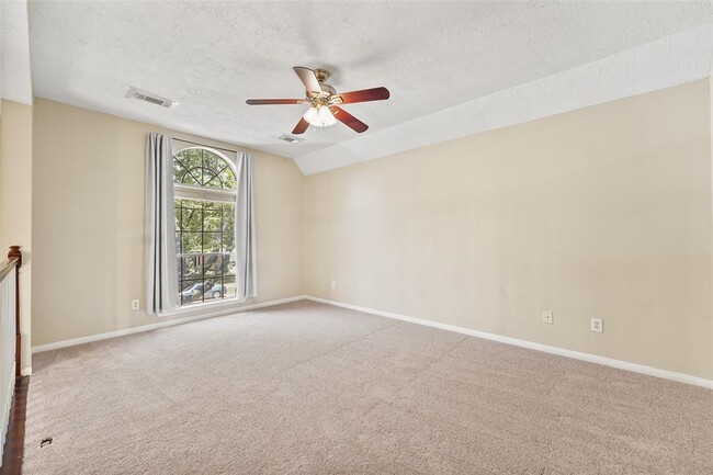 Building Photo - 17827 Scenic Oaks Dr