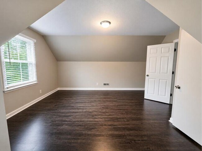 Building Photo - MOVE-IN SPECIAL!! $250 OFF First Month