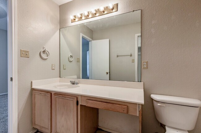 Building Photo - Adorable 3-2-2 in Cedar Hill!