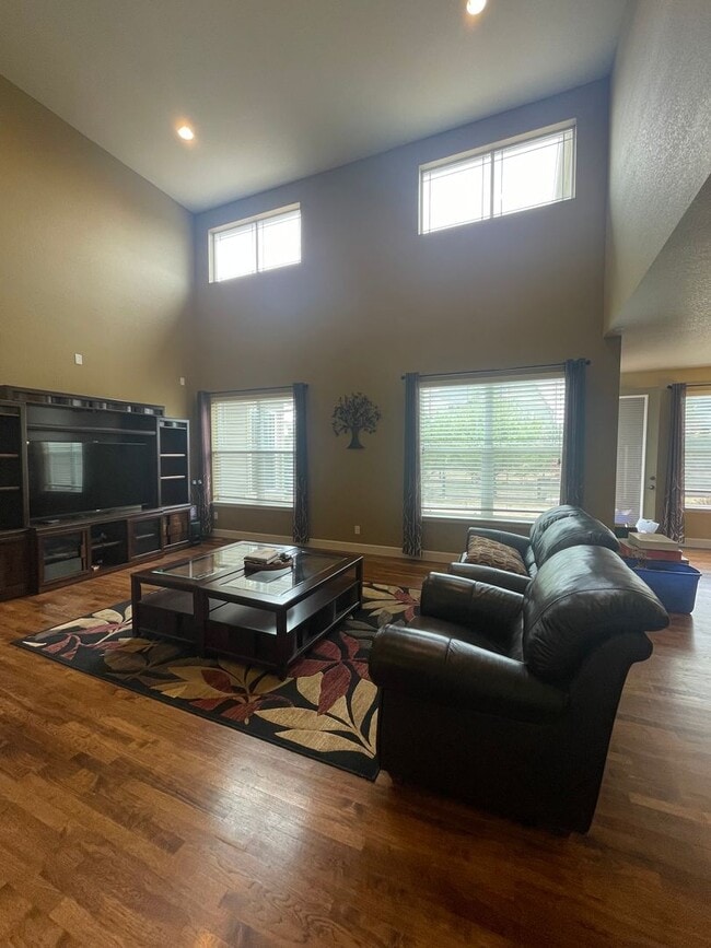 Building Photo - Sprawling Two-Story Home in SE Ft. Collins