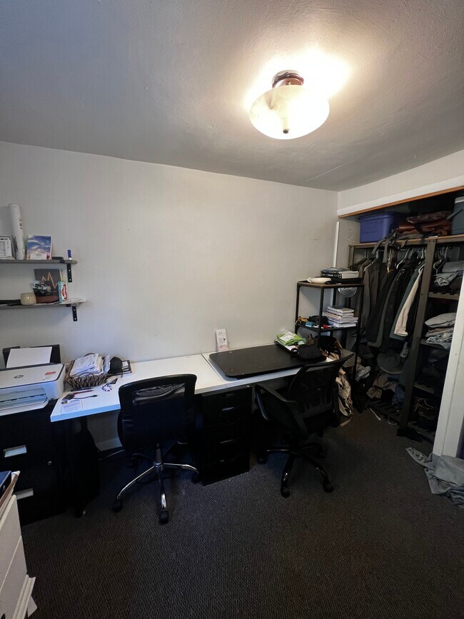Building Photo - 2901 W Bottsford Ave