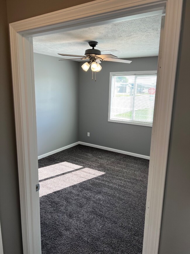 Building Photo - NP Rentals - 2321 W 18th St #3