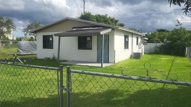 Building Photo - 521 NW 10th St