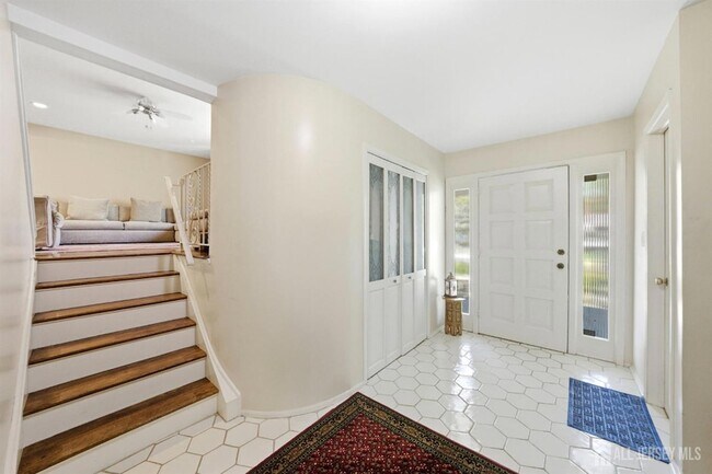 Building Photo - 34 Ventnor Dr
