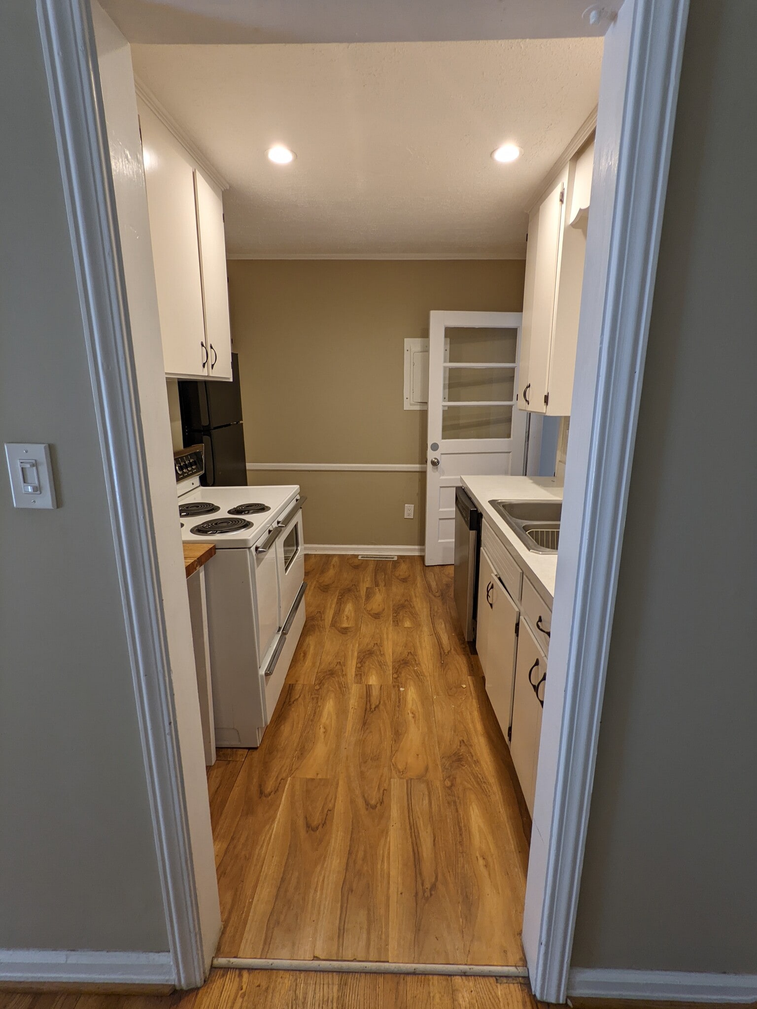 Kitchen - 28 Auburn Cir