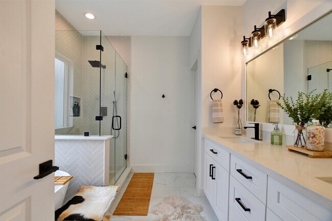 Building Photo - 1106 Paul Quinn St