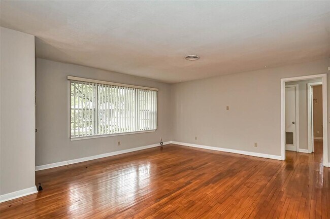 Building Photo - 1831 De Milo Dr