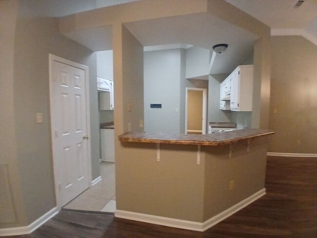 Building Photo - Modern Comfort in a Prime Location - Open To Section 8
