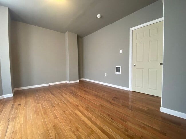 Building Photo - 59 N 61st St