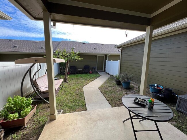 Building Photo - 1010 Lost Pines Ln