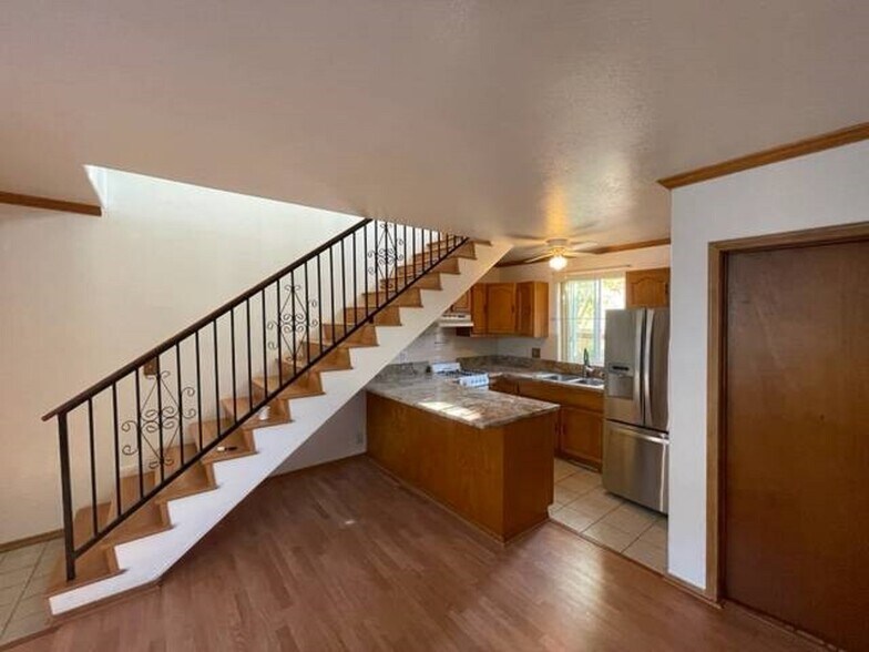 Kitchen - 3352 Larga Ave