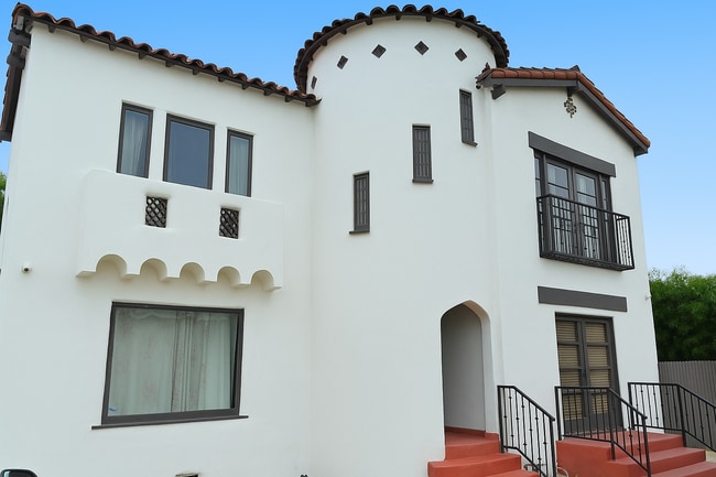 Building Photo - 738 N La Jolla Ave