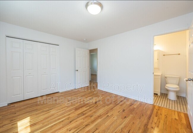 Building Photo - 425 S 40th St