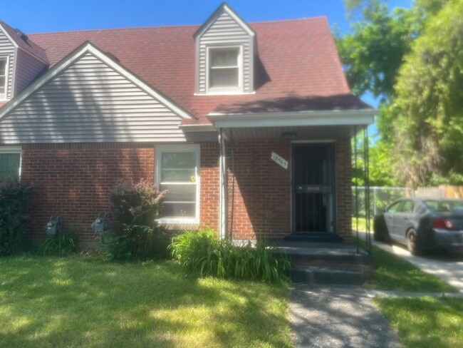 Building Photo - 18563 Evergreen Rd