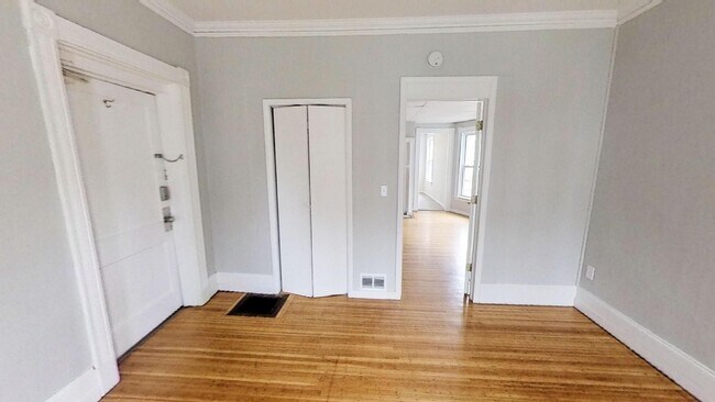 Building Photo - 439 Meigs St