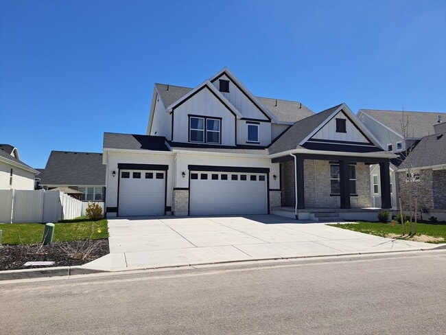 Building Photo - Trails and more at this Harvest Park Home in Mapleton!!