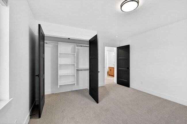 Building Photo - BRAND NEW TOWNHOME IN REXBURG WITH GARAGE