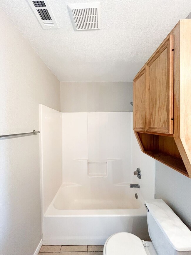 Building Photo - 3207 Raven Dr