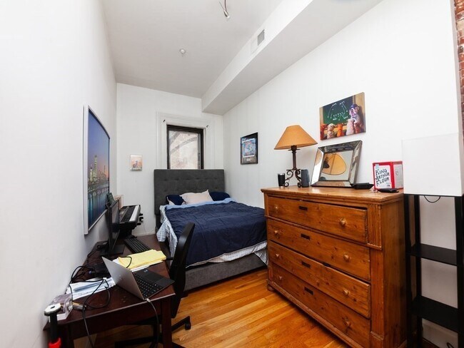 Building Photo - 1662 Washington St