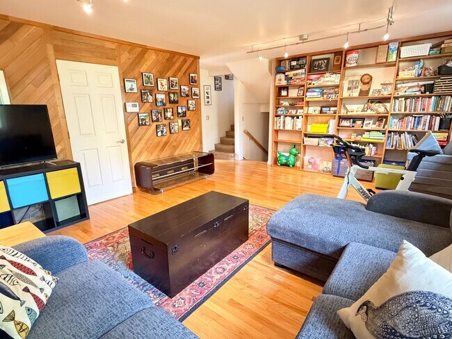 Building Photo - 6841 Crooked Tree Dr