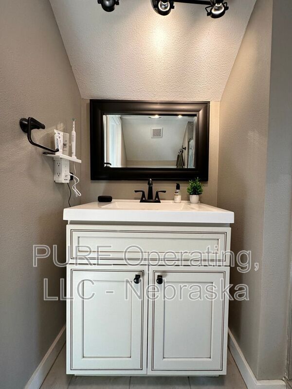 Building Photo - 5011 Miami St