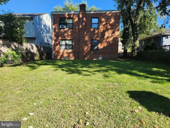 Building Photo - 1126 48th Pl NE