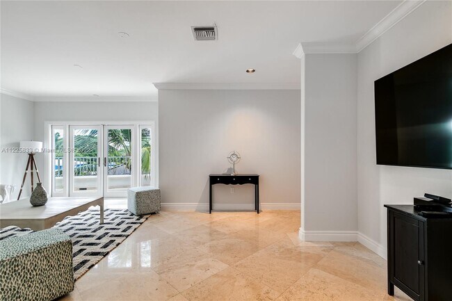 Building Photo - 709 Idlewyld Dr