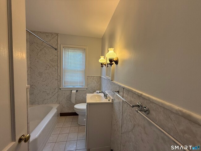 Building Photo - 31 Waterbury Rd