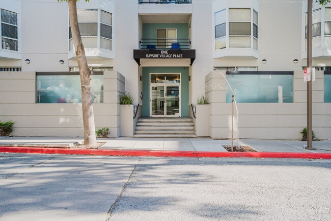 Building Photo - 570 Beale St