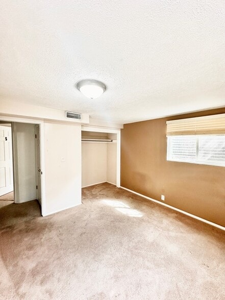 Building Photo - 10302 S 500 E