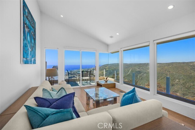 Building Photo - 1415 Skyline Dr