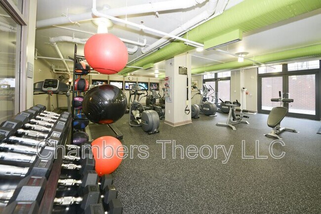 Building Photo - 1021 N Garfield St