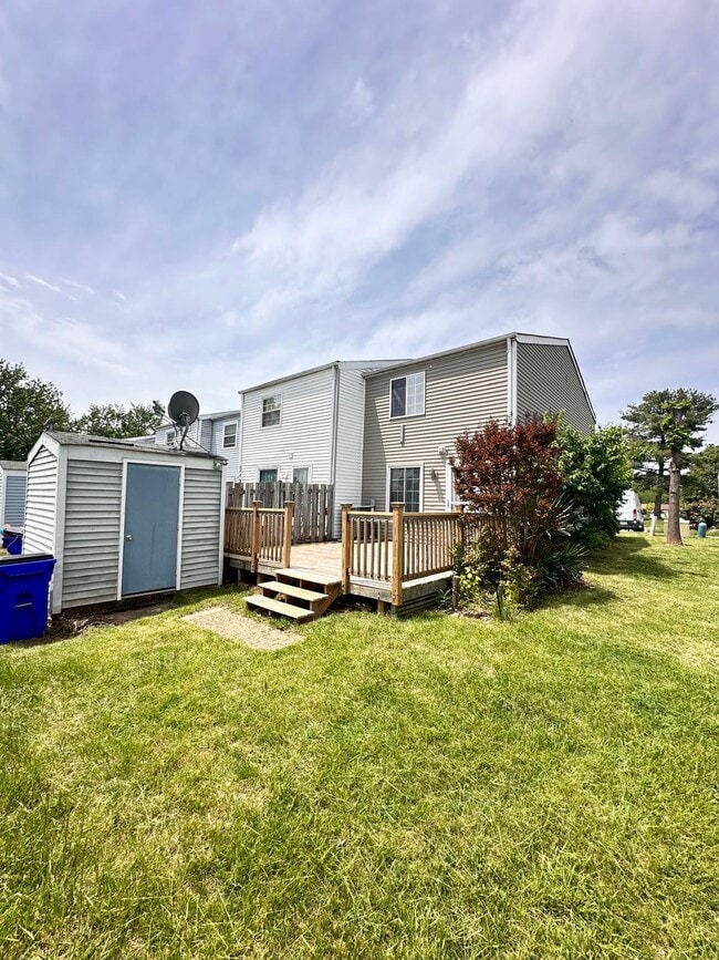 Building Photo - 5815 Whitfield Ct