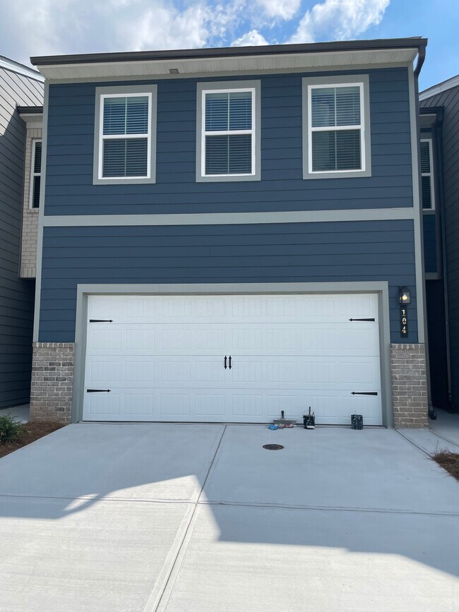 Primary Photo - 104 Founders Dr