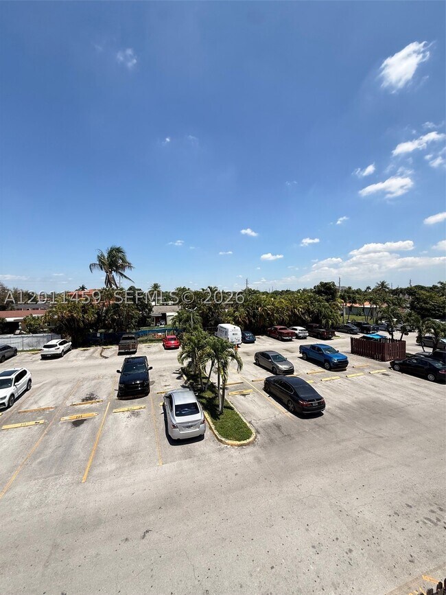 Building Photo - 1755 W 60th St
