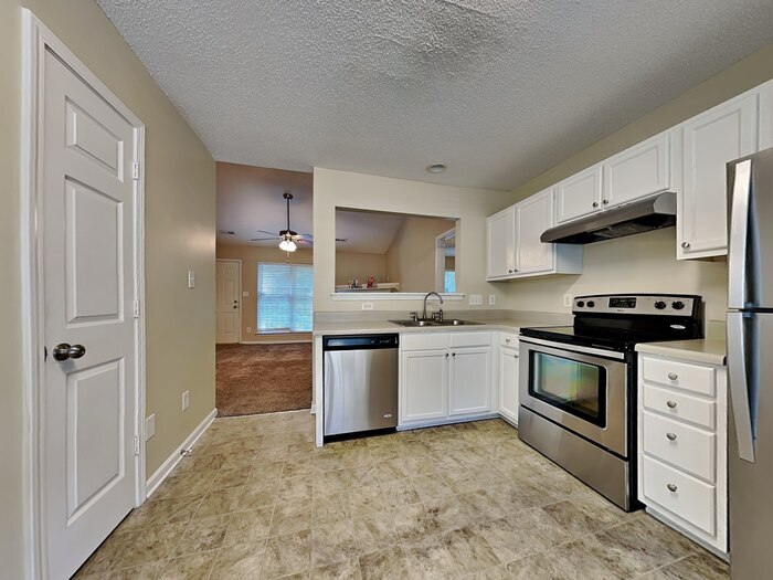 Building Photo - 2613 Fairstone Ave